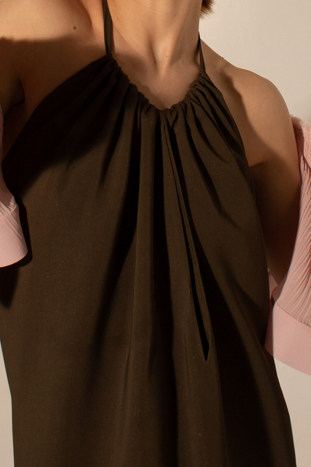 Maxikleid aus Crêpe mit offenem Rücken