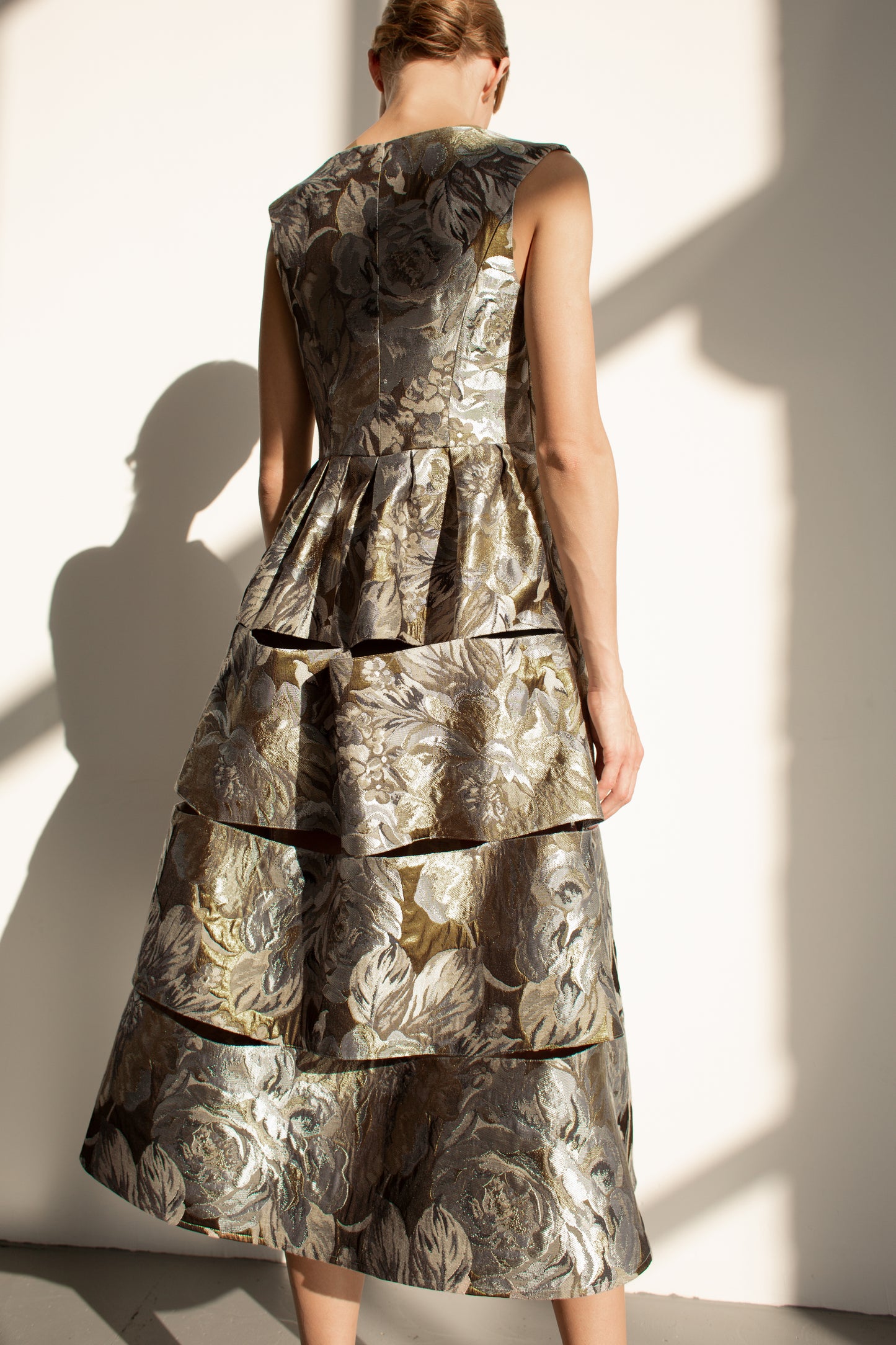 Tiered crinkled jacquard midi dress