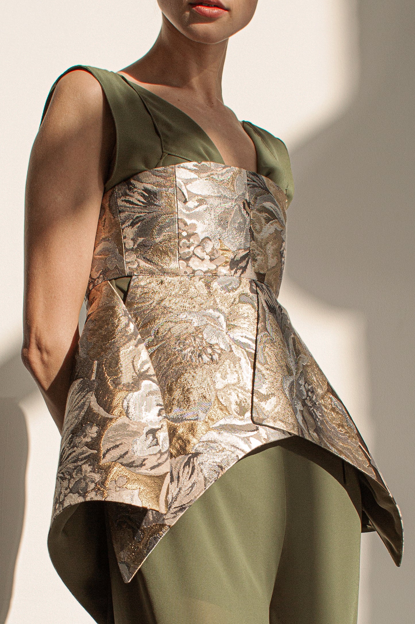 Asymmetric jacquard basque