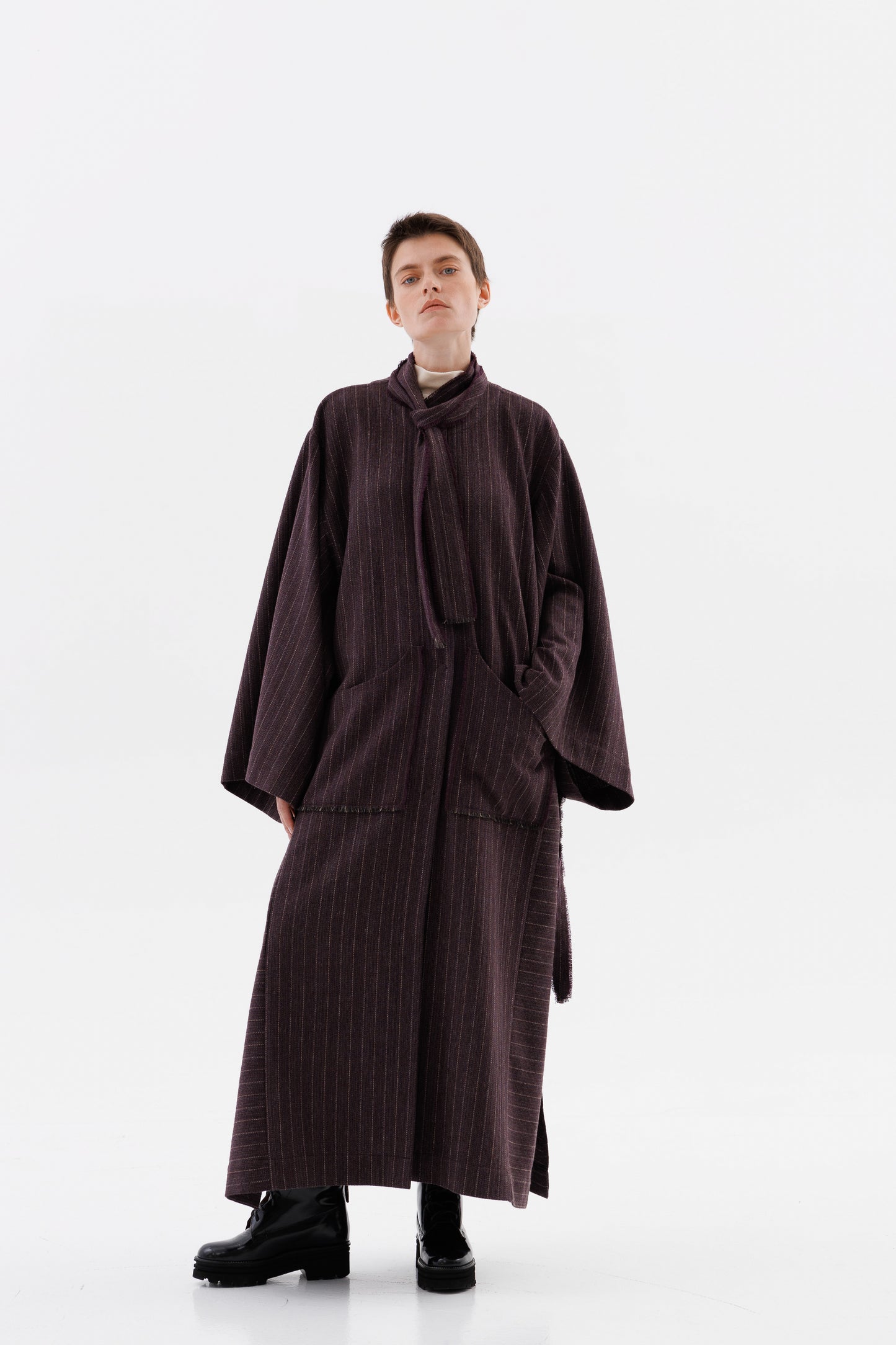 Драпірований вовняний піджак у тонку смужку