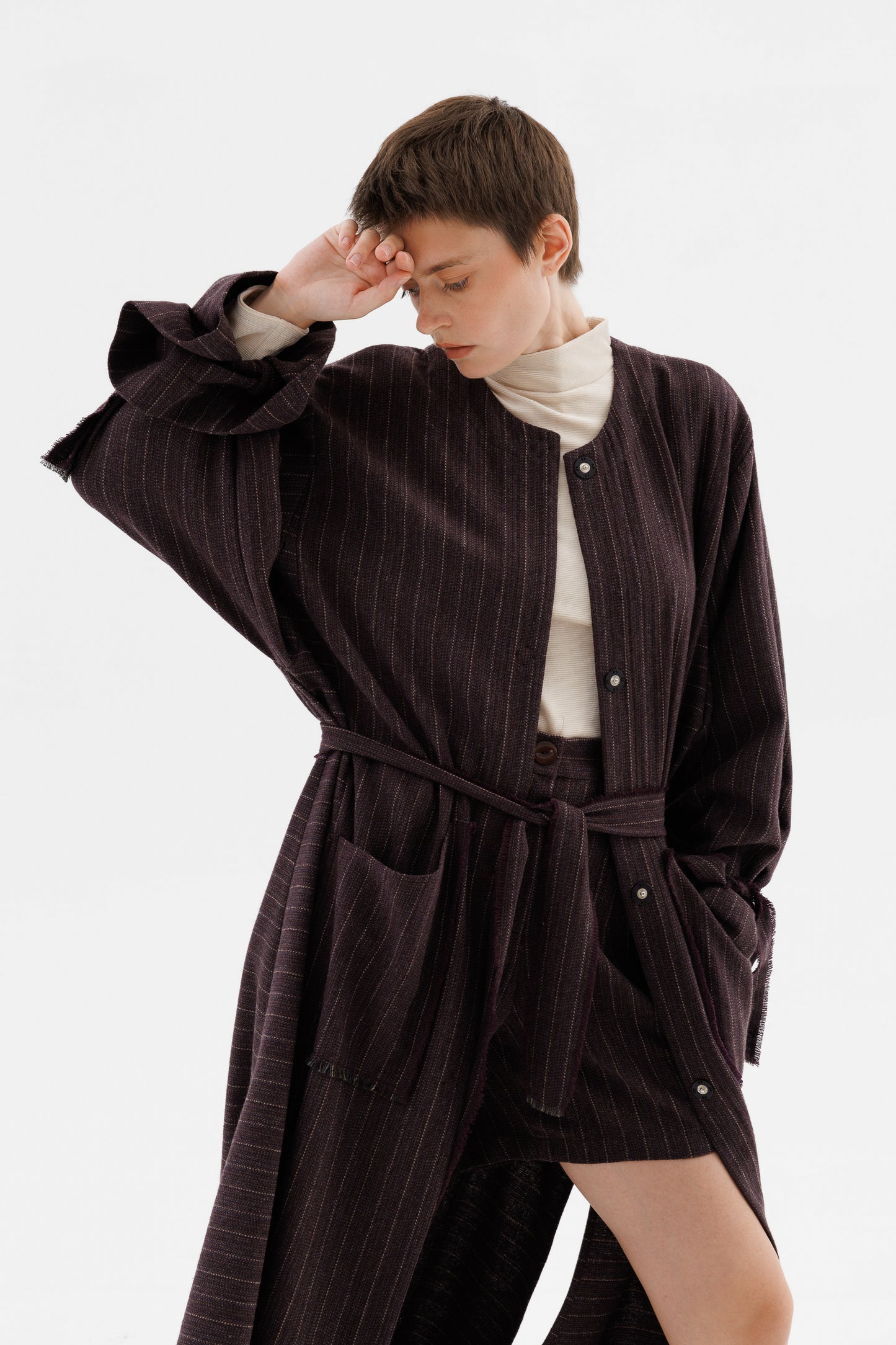 Драпірований вовняний піджак у тонку смужку