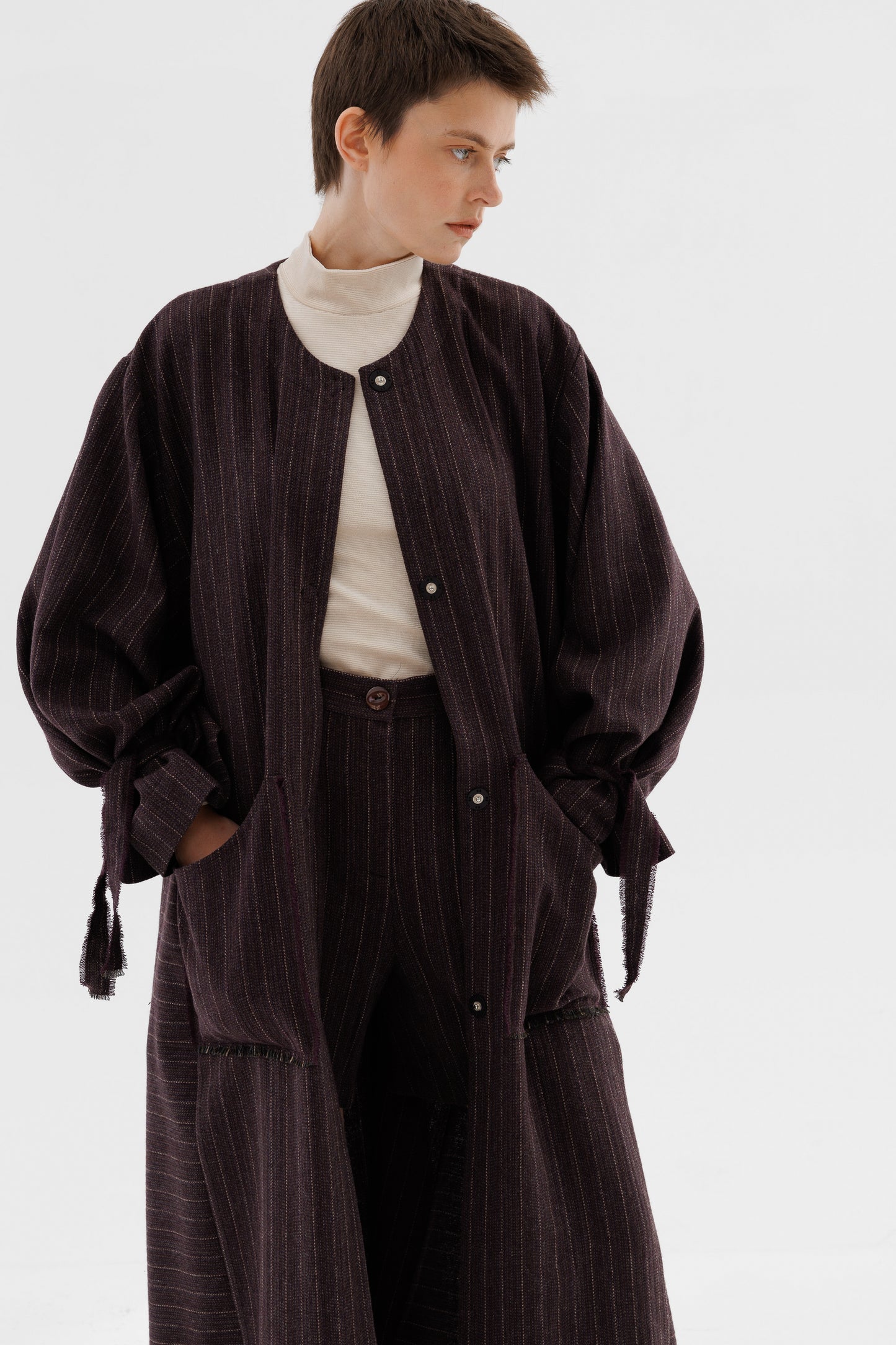 Драпірований вовняний піджак у тонку смужку